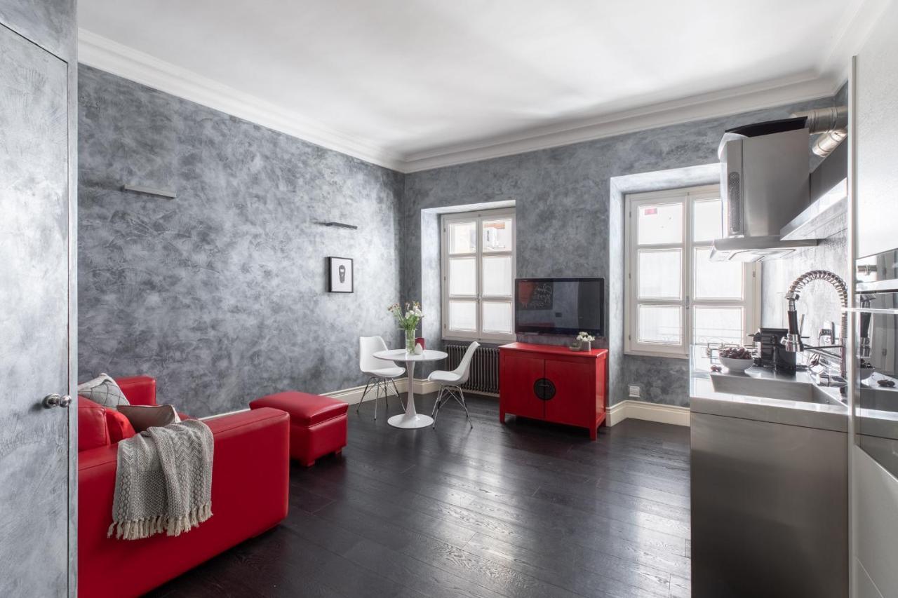 Iflat A Sparkle Of Red In Trastevere Rome Exterior photo